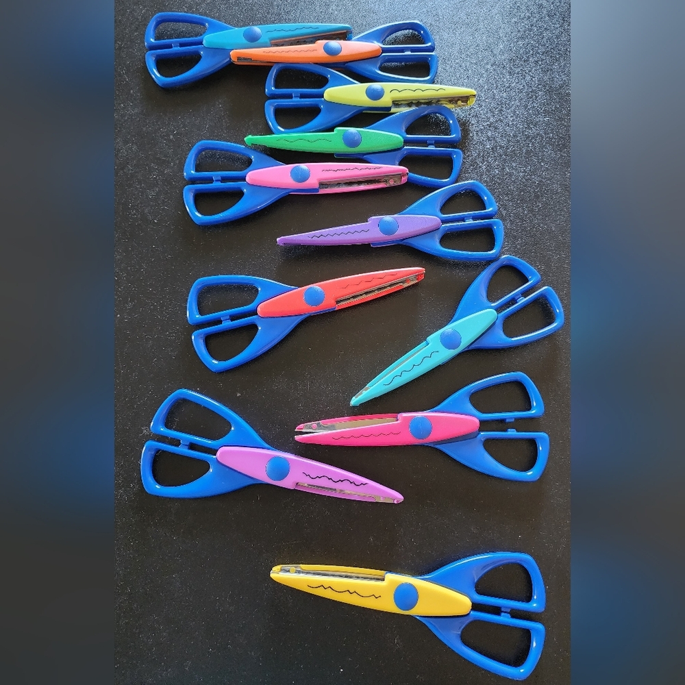 Set Of Eleven (11) Crafting Scissors Zigzag Wavy Fancy Border Very Good Conditio